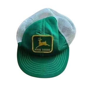 JOHN DEERE l Vintage green and white snap back trucker hat